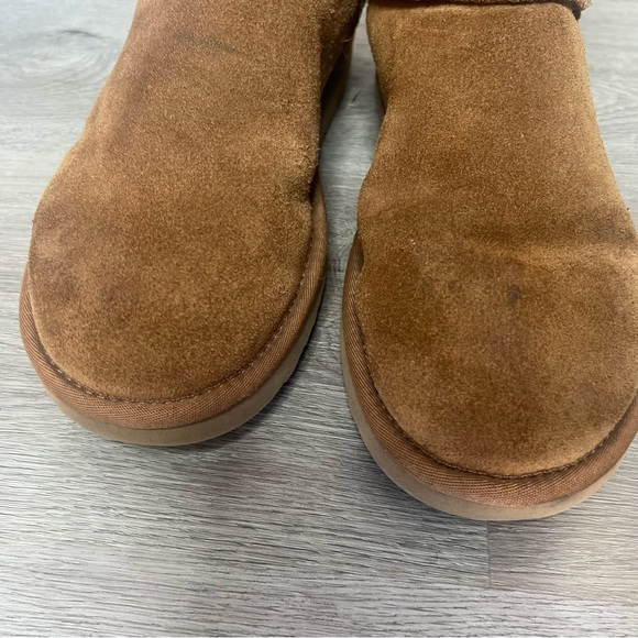 Ugg Bailey Button Chestnut Color Boots - Picture 4 of 16